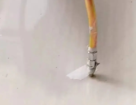 伊宁瓷砖空鼓维修公司专业解答在瓷砖铺贴过程中，如果使用的砂料过粗（如全部使用了粗砂），可能会导致以下问题