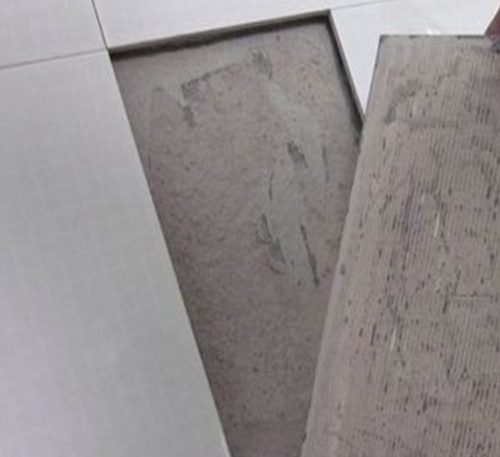 伊宁瓷砖空鼓维修公司分享瓷砖铺贴时如果打浆（即涂抹在瓷砖背面和基层上的砂浆或瓷砖胶）过少，会带来以下问题